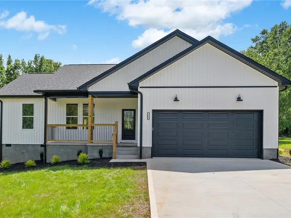 111 Meeks Dr, Belton, SC 29627