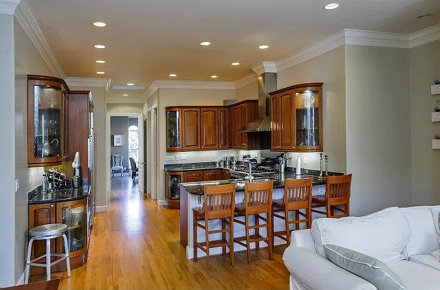2113 Hillside Dr — Photo 4