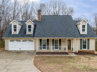 2404 Wildburne Ct, Charlotte, NC 28262