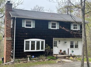 307 Greeves Rd, New Hampton, NY 10958