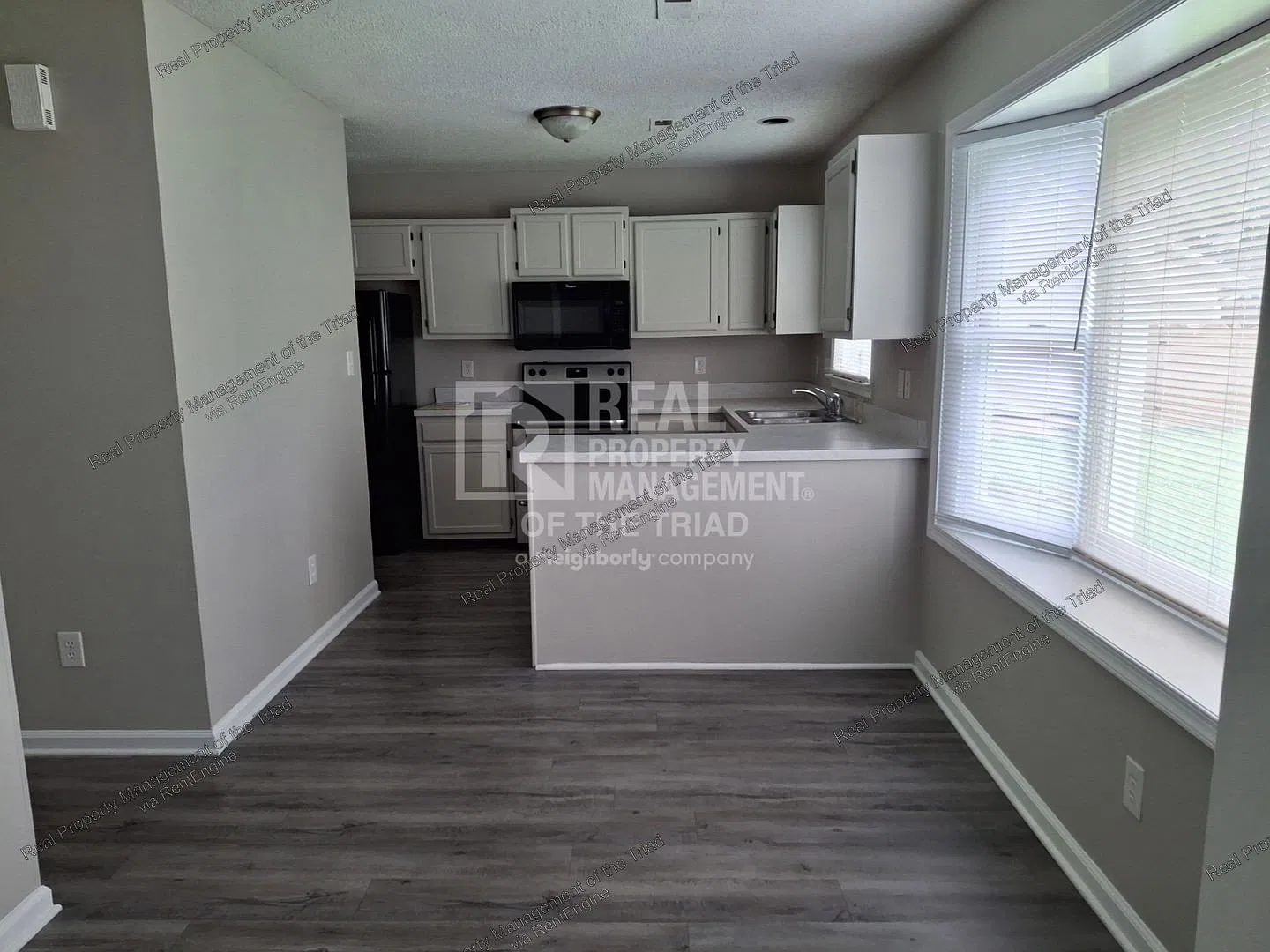 3 bed, 2.5 bath, 1512 sqft, $1,795 — Photo 3
