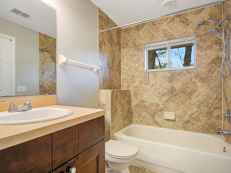 225 E Pine Ave — Photo 13