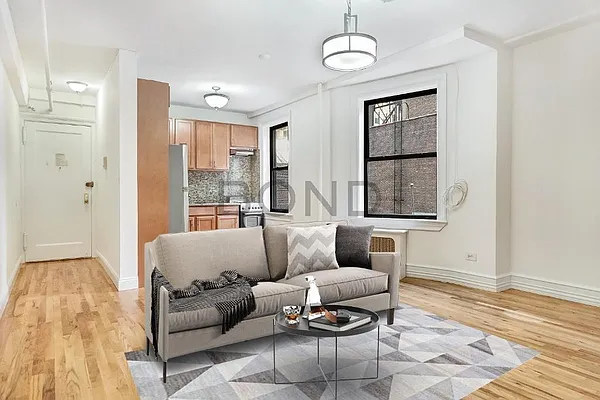 Rented by Bond New York | media 31