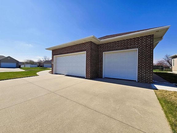 3rd image of 901 Rockwood Ct