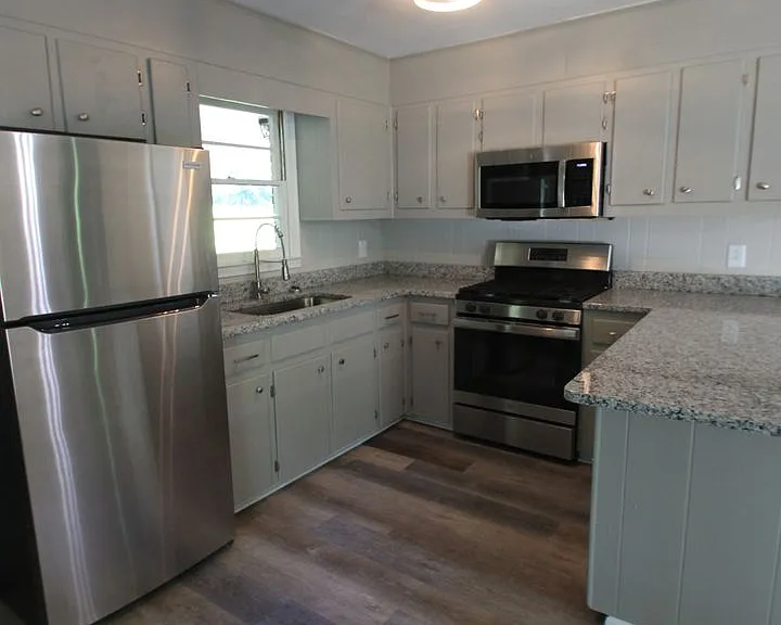 1535 Glasscock Rd — Photo 7