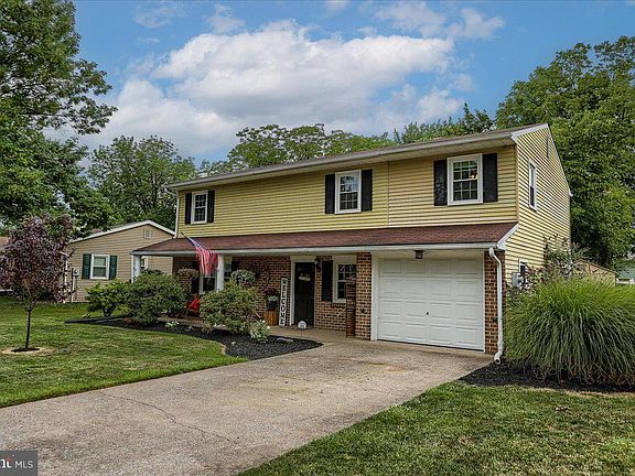 3rd image of 11 Belair Dr