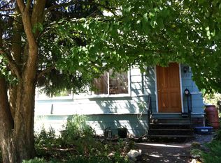 6121 12th Ave NE, Vashon, WA 98115