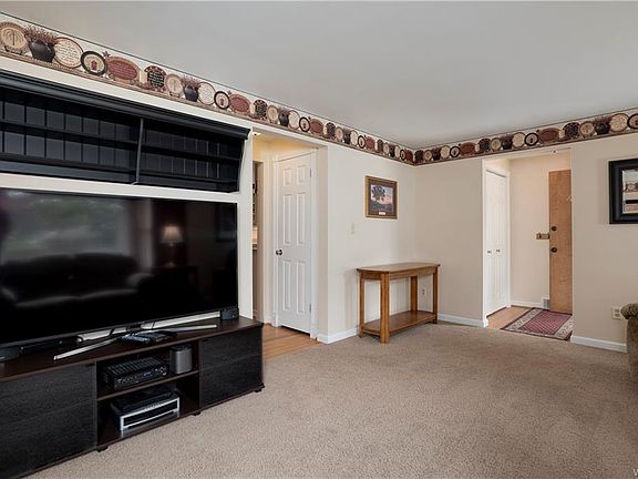 3rd image of 112 S Meadow Dr