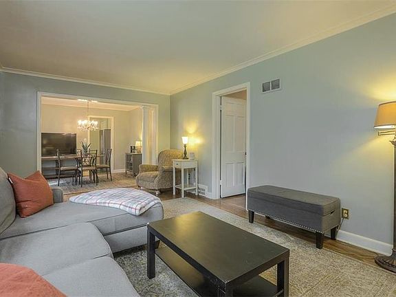 5th image of 604 E 97th St