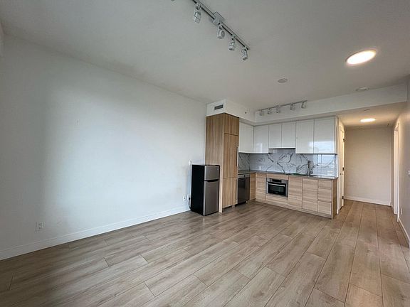 5th image of 10626 City Pkwy #1712