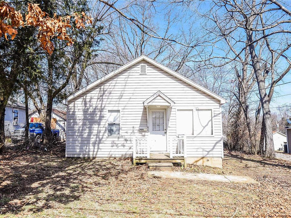 1st image of 901 School Ave