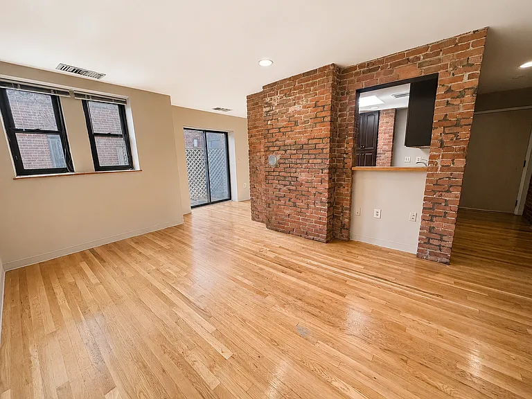 87 Gainsborough St — Photo 1