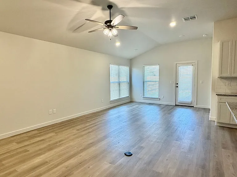 2408 Aberdeen Ave — Photo 4