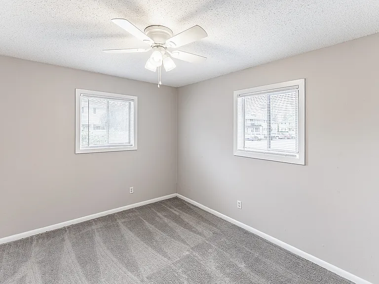 Mirabeau Apartments — Photo 17