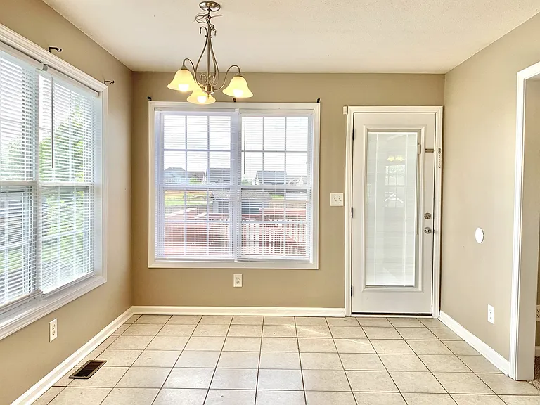 1724 Flagstone Dr — Photo 7