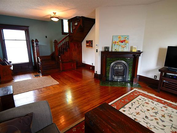 5th image of 409 S Railroad St