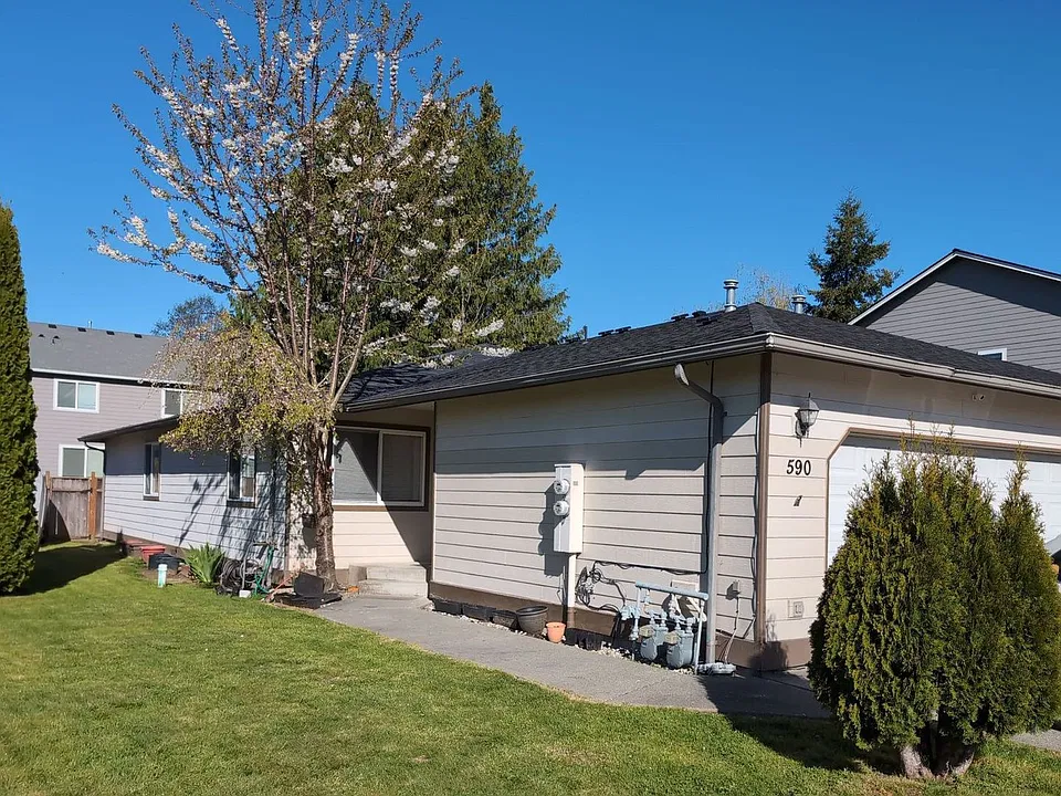 590 Lowell Ct