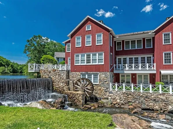 55 Jelliff Mill Road #55, New Canaan, CT 06840