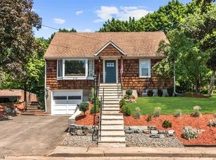 9-10 Garret Dr, Woodland Park, NJ 07424