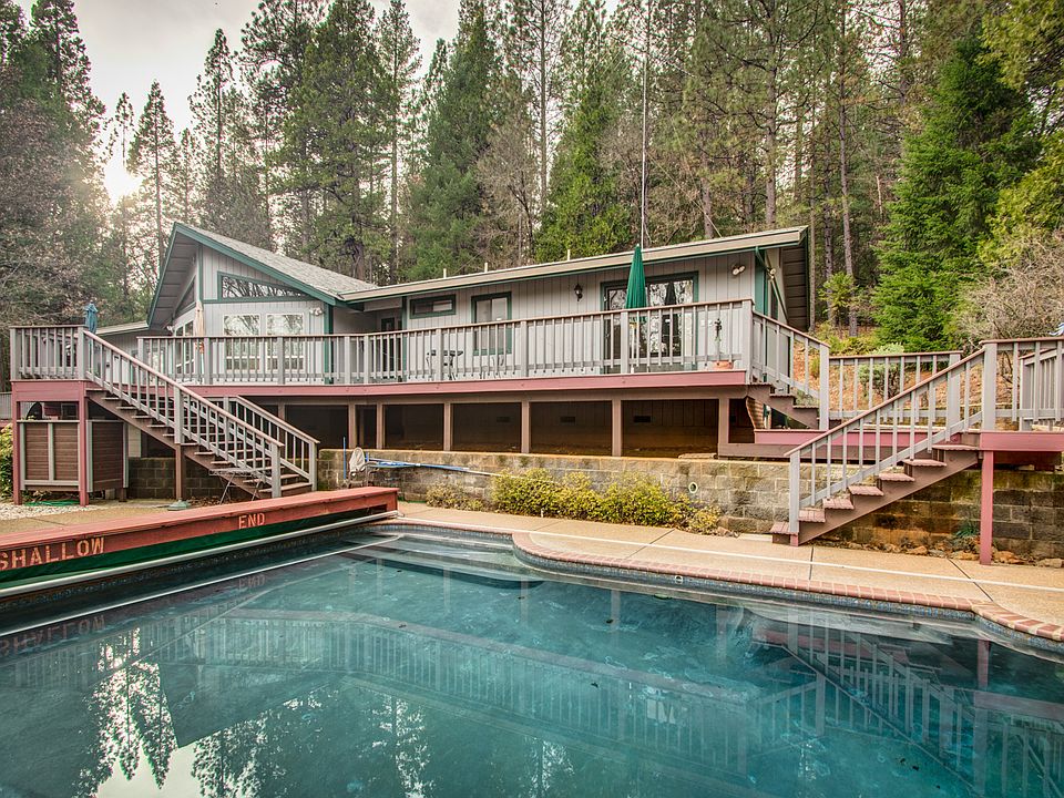 TREX deck overlooking pool