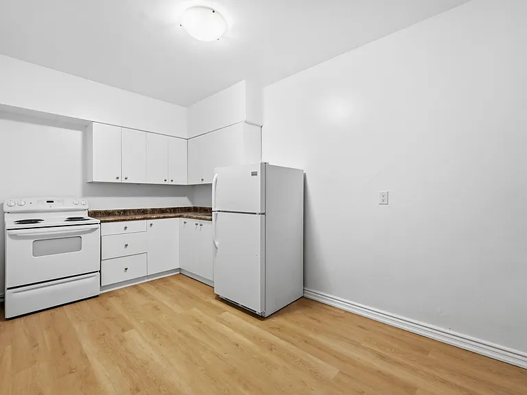 1296 Fennell Ave E — Photo 9
