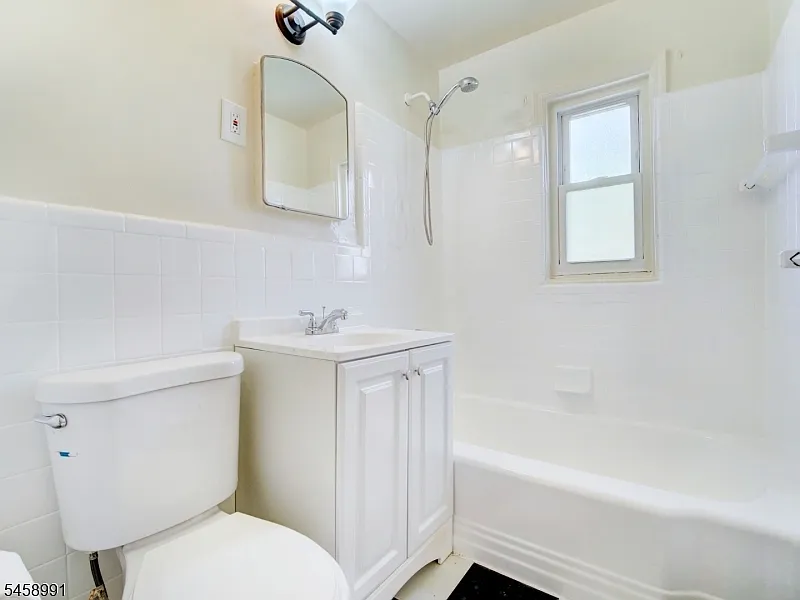 2 bed, 1.0 bath, $2,400 — Photo 4