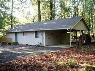 4th image of 423 E Pointes Dr E