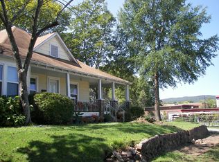 1001 Dequeen St, Mena, AR 71953