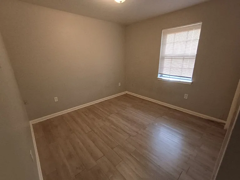 1666 N Rosedale Dr — Photo 5