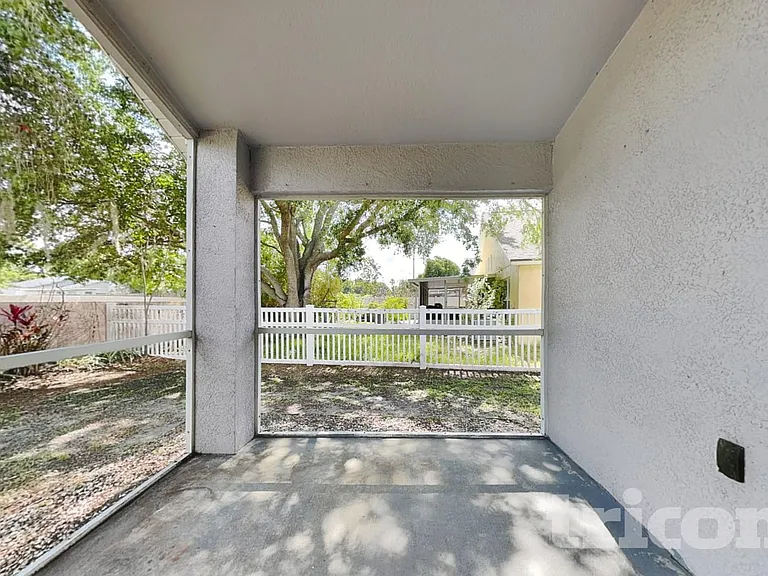 1124 Vinetree Dr — Photo 18