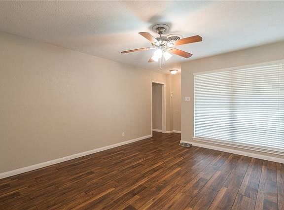 4th image of 8923 Clearwater Dr