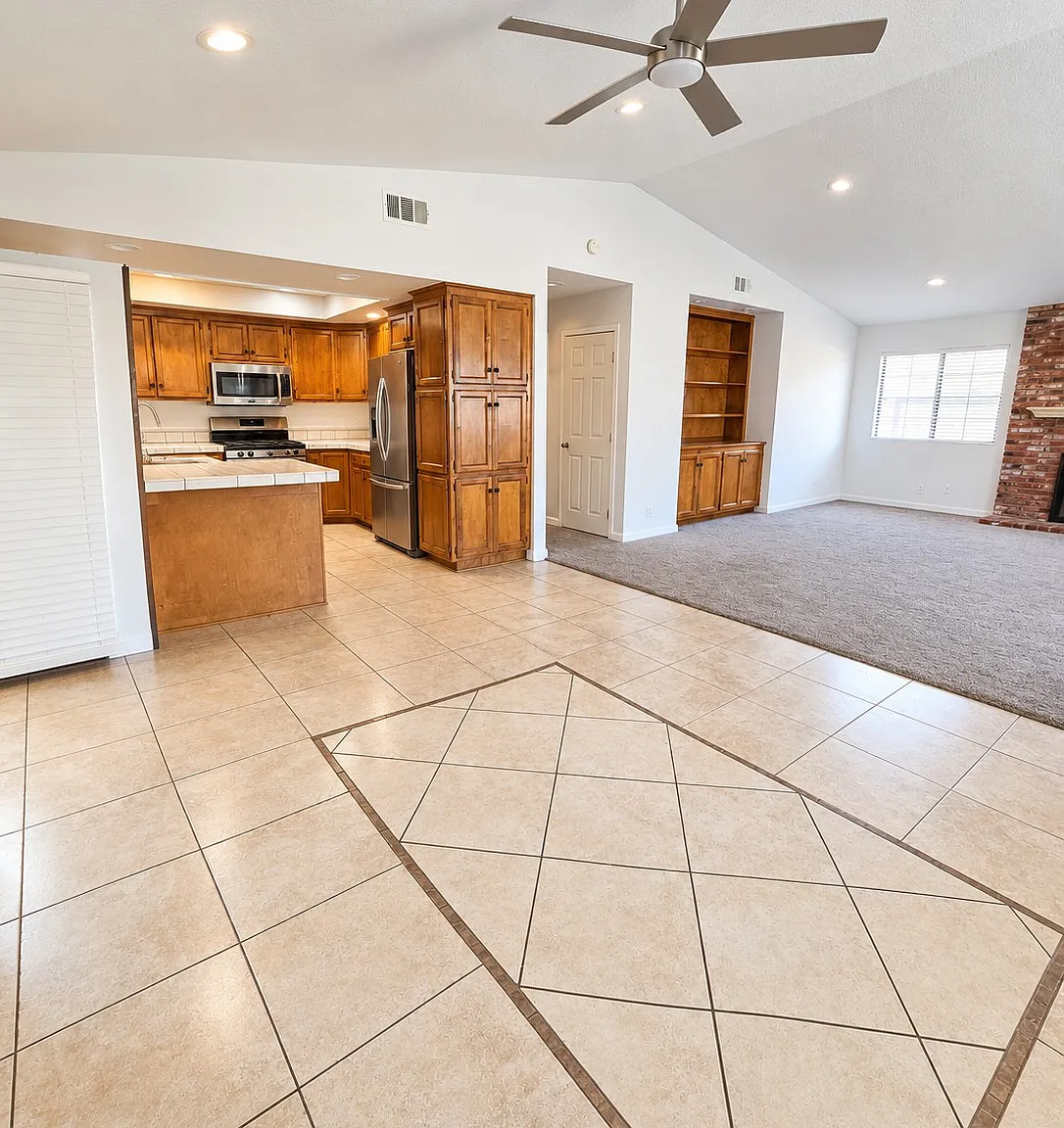 3 bed, 2159 sqft, $4,375 — Photo 3