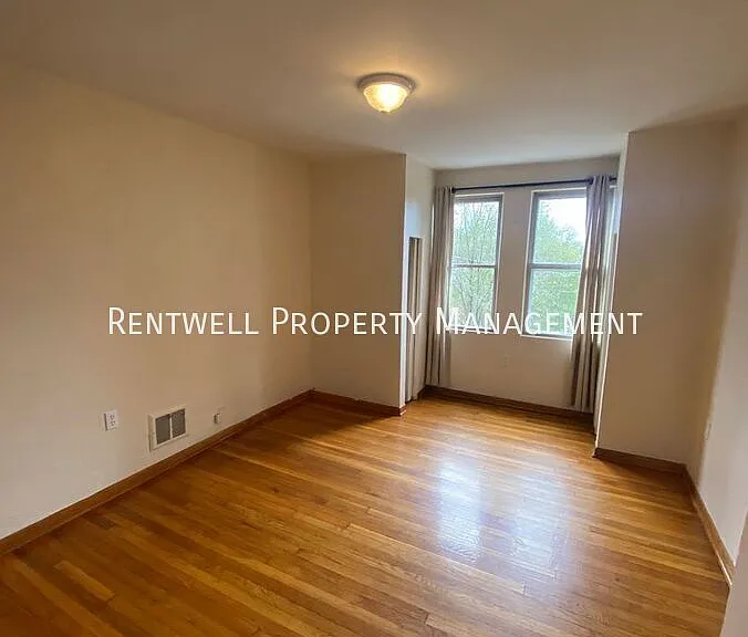 2083 Plainview Ave — Photo 12