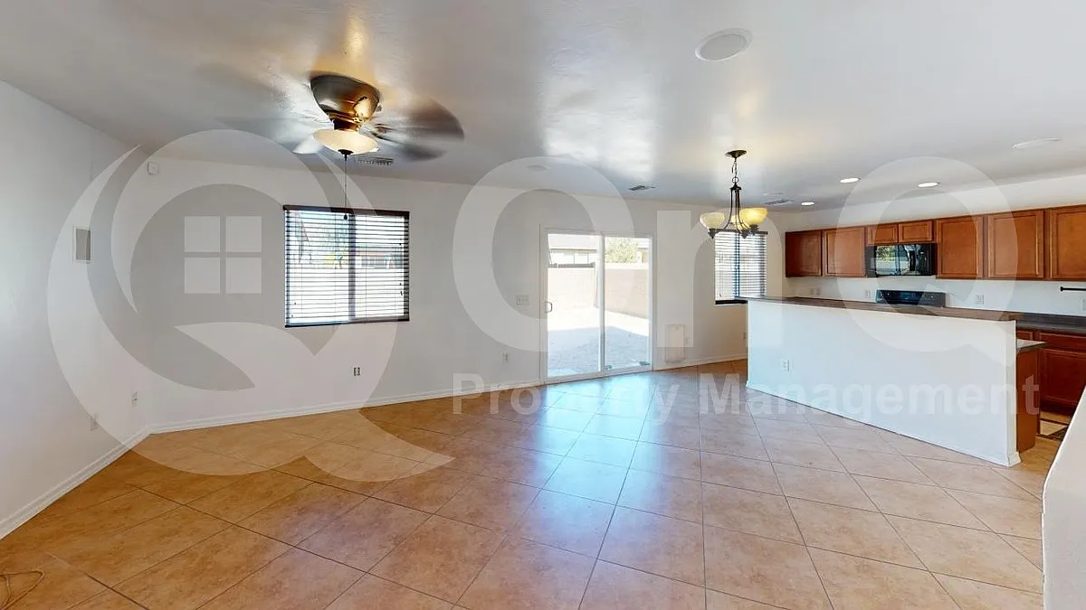 3 bed, 2.5 bath, 1431 sqft, $1,699 — Photo 4