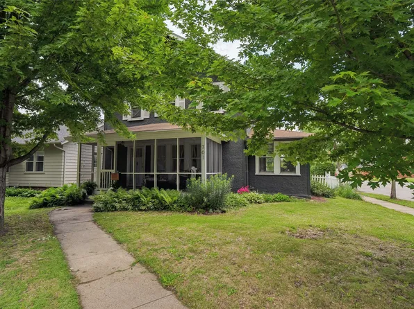 701 45th Pl, Des Moines, IA 50312