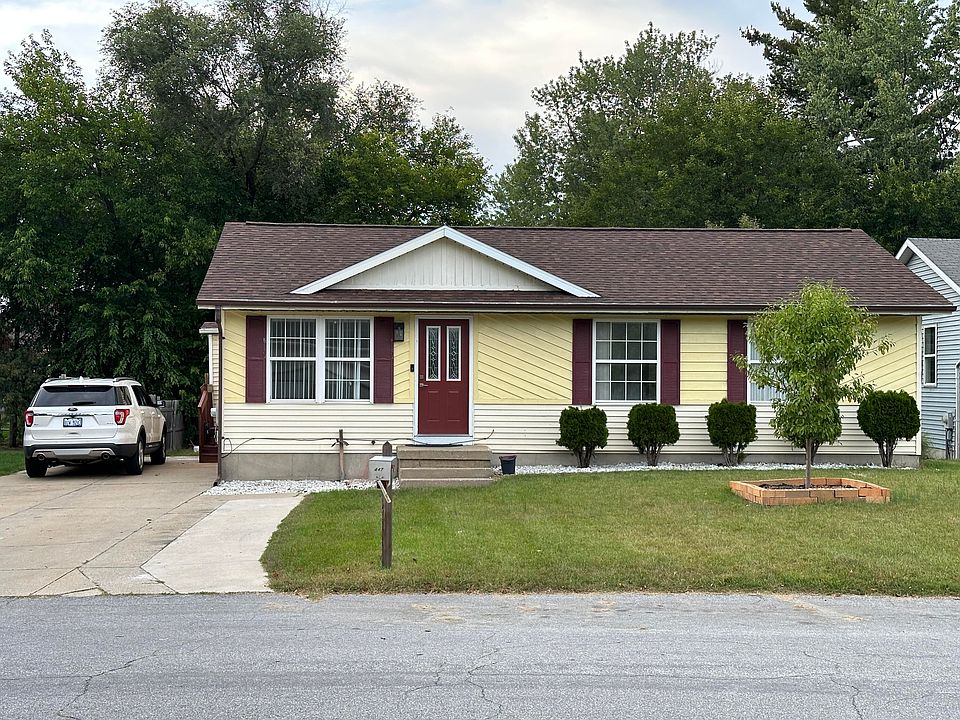 1st image of 447 Madison Ct SE