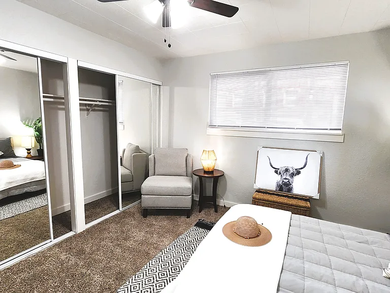 Hawaiian Apartments — Photo 22