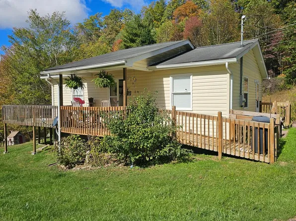 427 Scenic Rd, Raven, VA 24639
