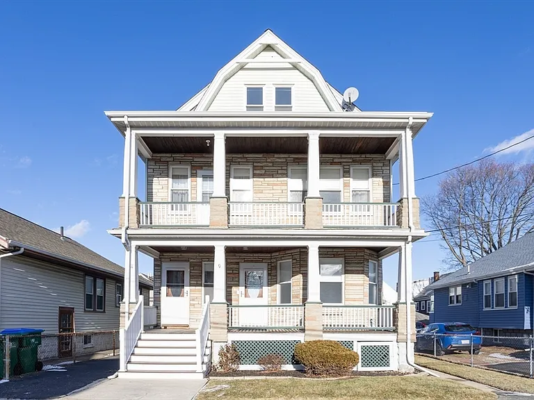 11 Saint James Rd #11 — Photo 1