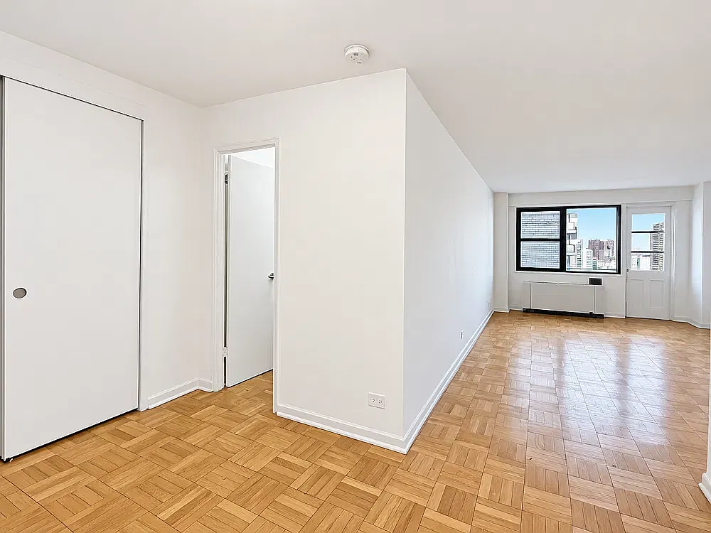 305 East 86th Street — Photo 4