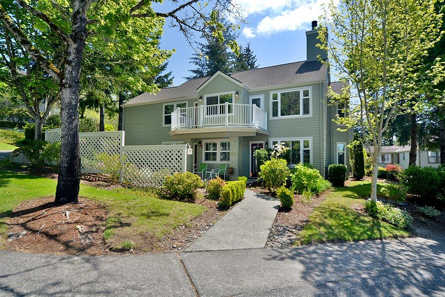1st image of 4049 223rd Pl SE