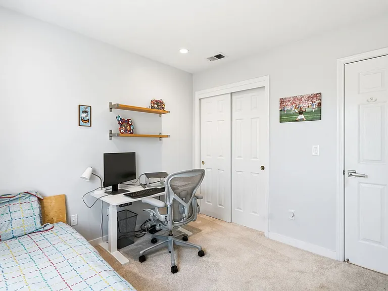 113 Concord Cir — Photo 18