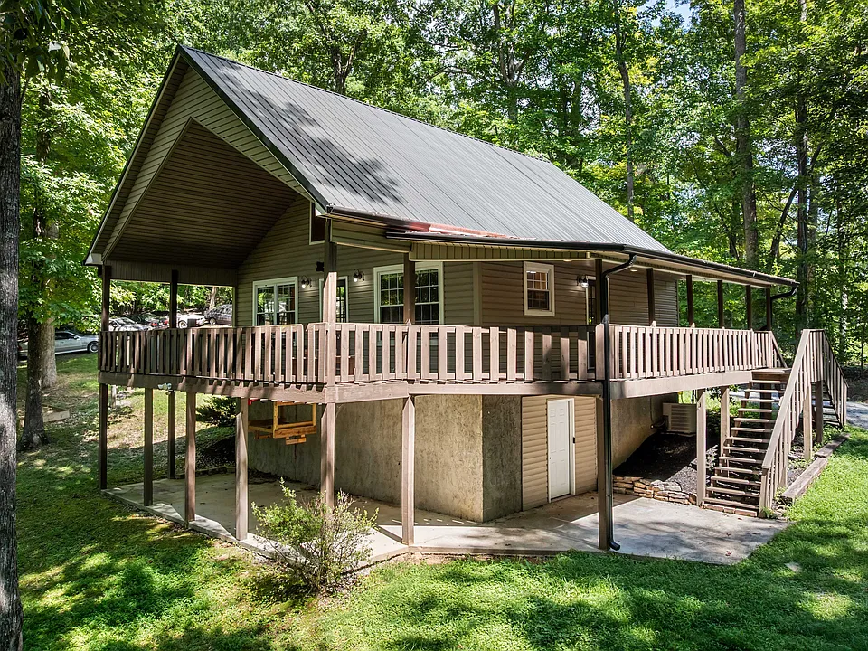 598 Hiwassee View Dr