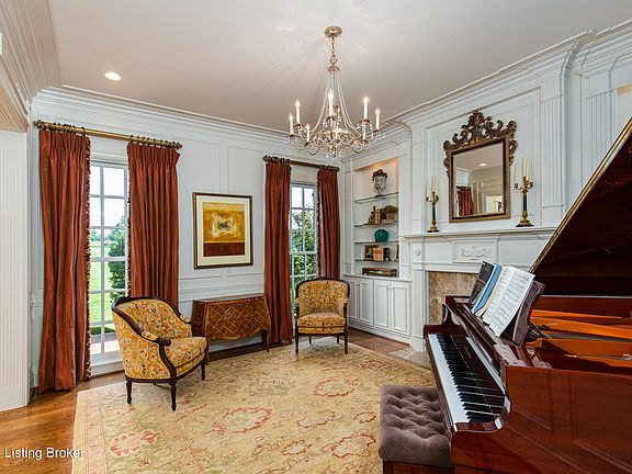 5th image of 1009 Majestic Oaks Way