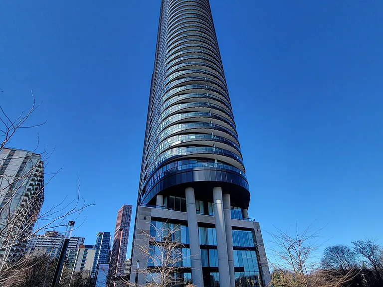 585 Bloor St E #2224 — Photo 1