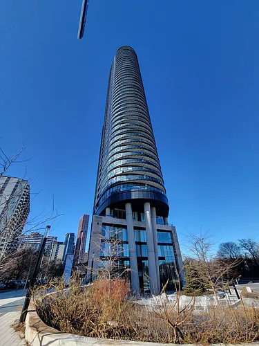 585 Bloor St E #2224 Photo 1