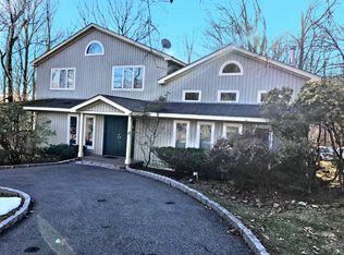17 Blueberry Hill Rd, Mahopac, NY 10541