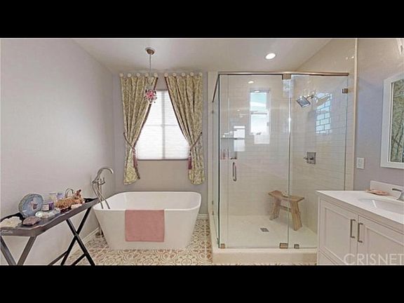 DOWNSTAIRS FULL BATHROOM