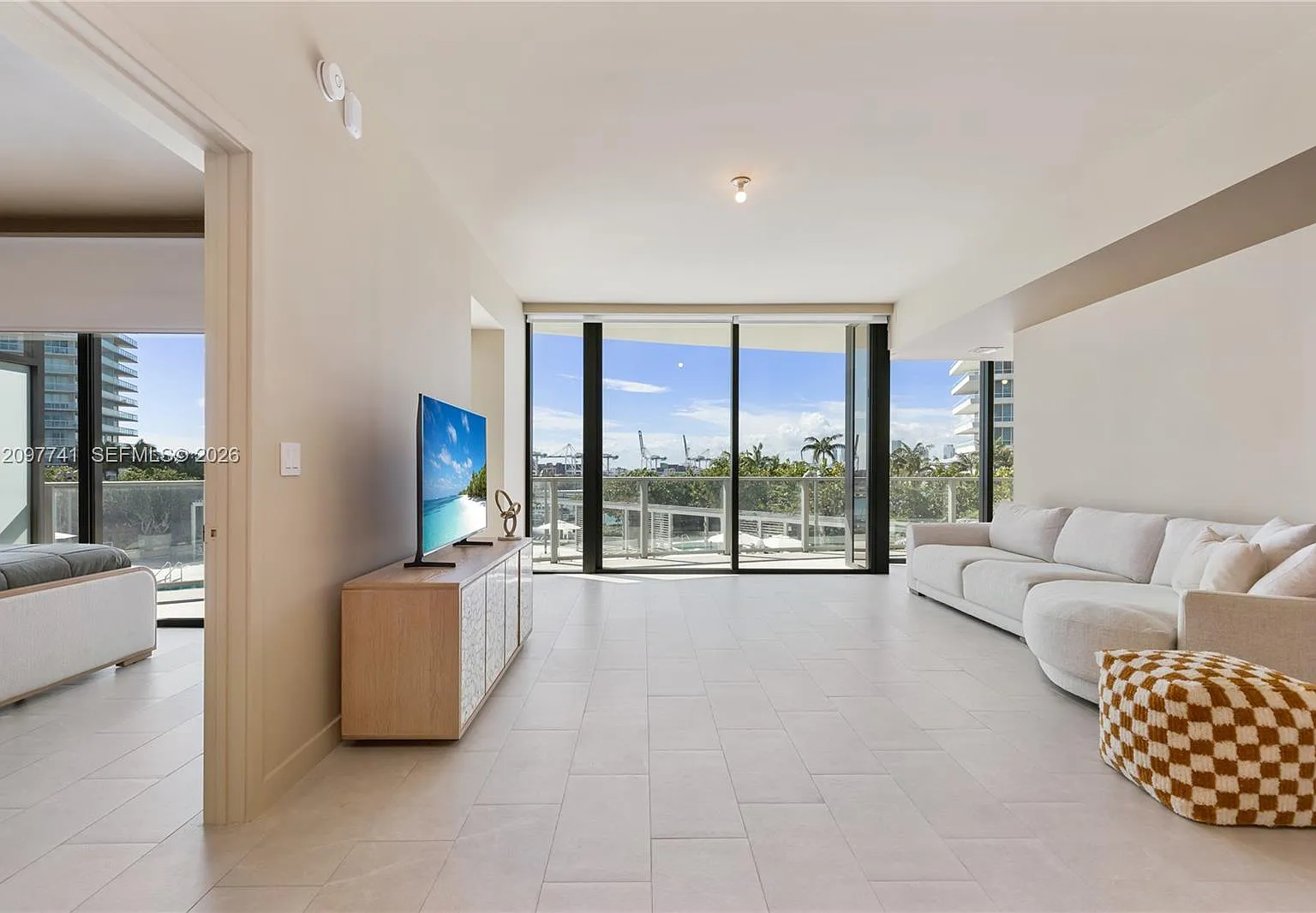 1 bed, 1.5 bath, 1110 sqft, $13,000 — Photo 3