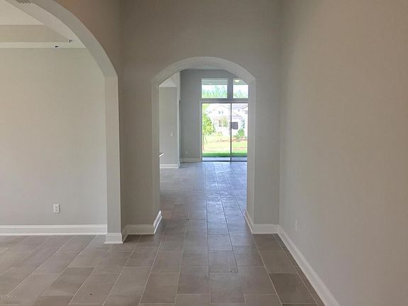 2 Foyer